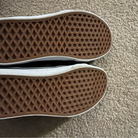 Women’s size 8 (men’s 6.5) high top vans - Picture 7 of 7